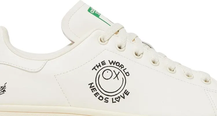 Adidas André Saraiva x Stan Smith 'The World Needs Love' sneakers, cream