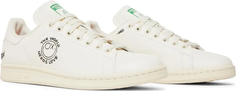 Adidas André Saraiva x Stan Smith 'The World Needs Love' sneakers, cream