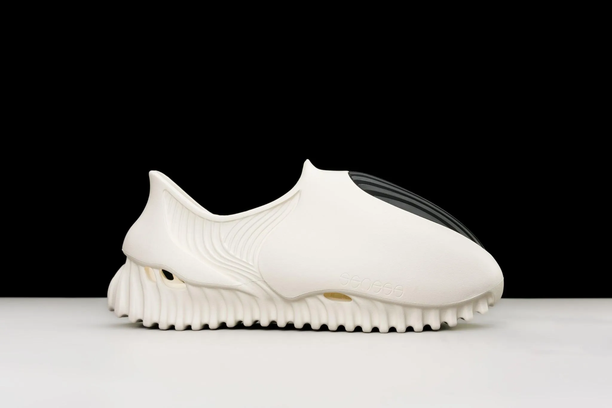 GENEGG Foam Runner Whale White Black