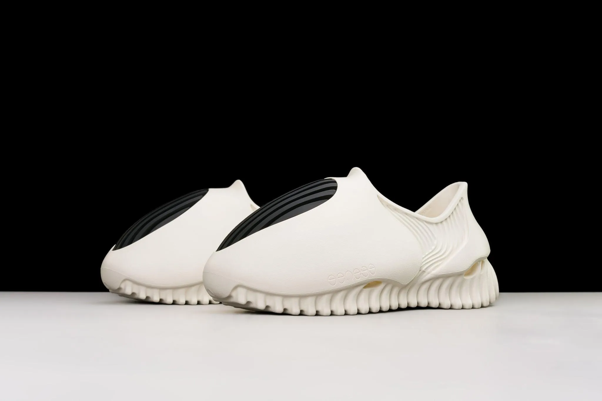 GENEGG Foam Runner Whale White Black