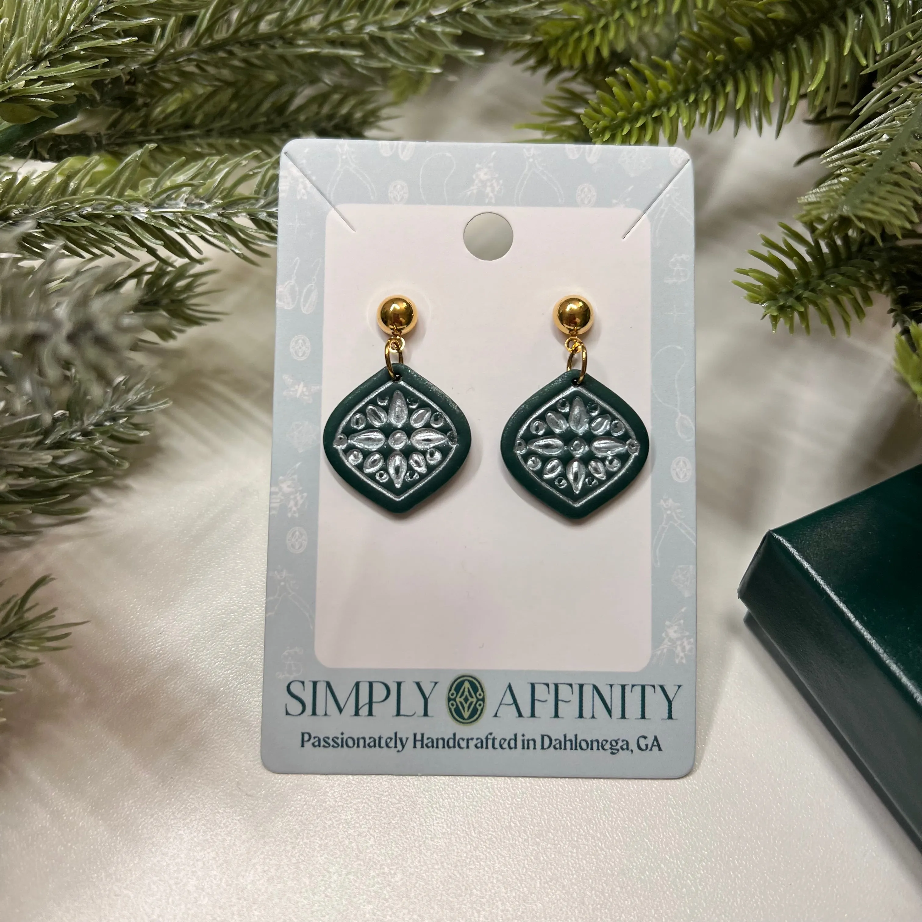 Mandala Imprint Ornament Earrings in Green & Pearl