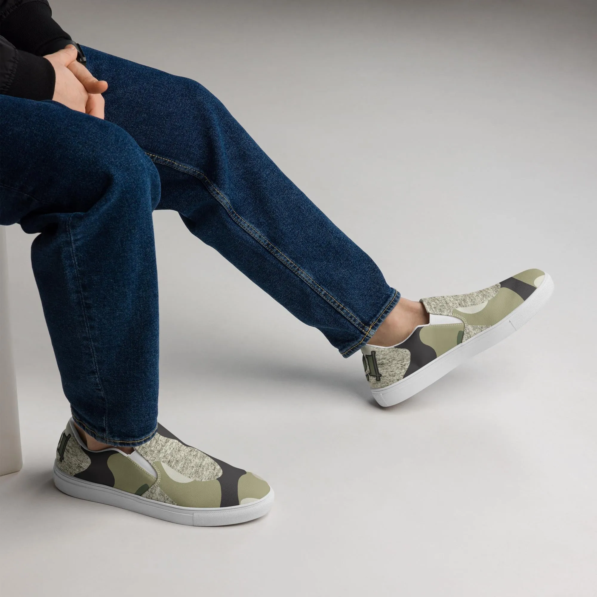 Quantum Camo Men’s slip-on canvas shoes